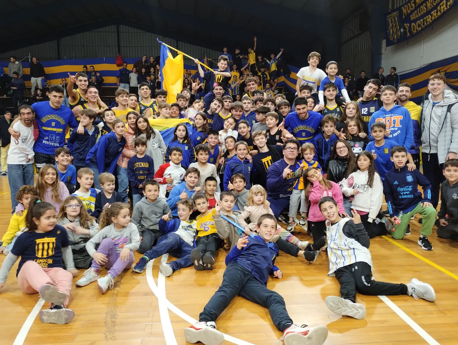 Festejo Febril tras la victoria que lo deja más vivo que nunca en el torneo. Foto: Fabián Gallego.