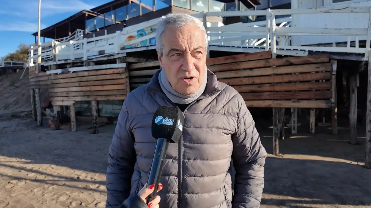 Mario Alfredo Ferrario, concesionario del Kabryl, frente a las instalaciones tras el temporal