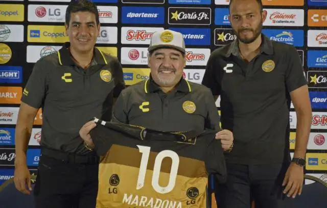 Maradona faltó a la práctica y ya tiene colegas que lo catalogan como "enfermo"