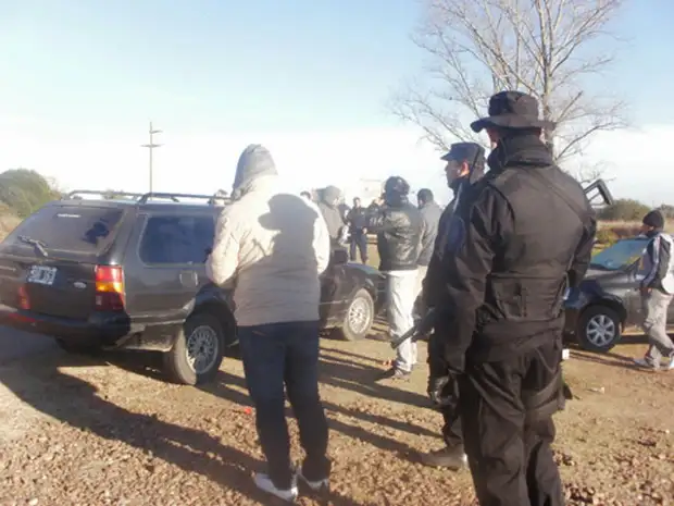 Detectan un remis trucho que transportaba cocaína y marihuana para la venta