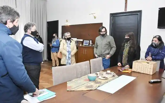 Transformar la peligrosidad de una planta  invasiva en potencial alimento  y desarrollo productivo