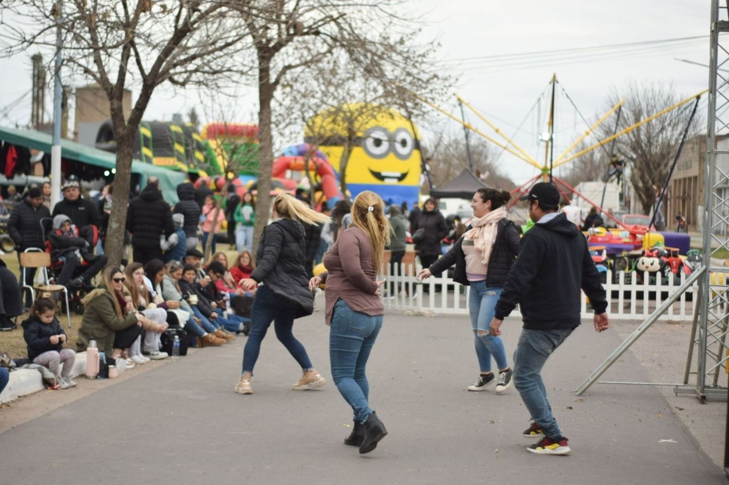 Carmen celebró su aniversario con una gran fiesta popular.