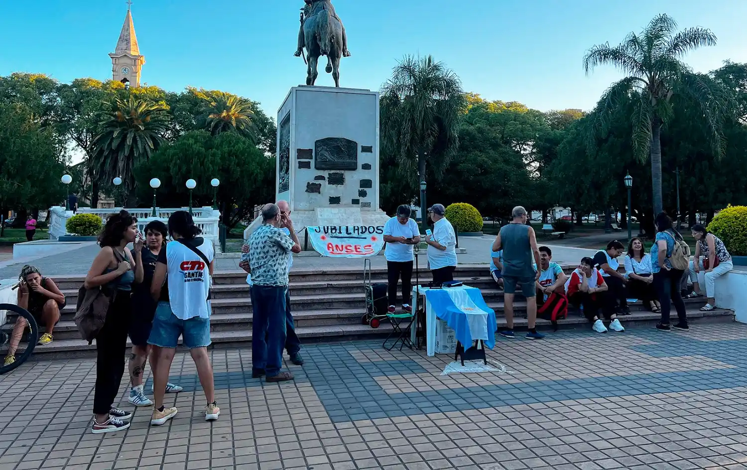 Reclamo vecinas plaza 25 de mayo - 2