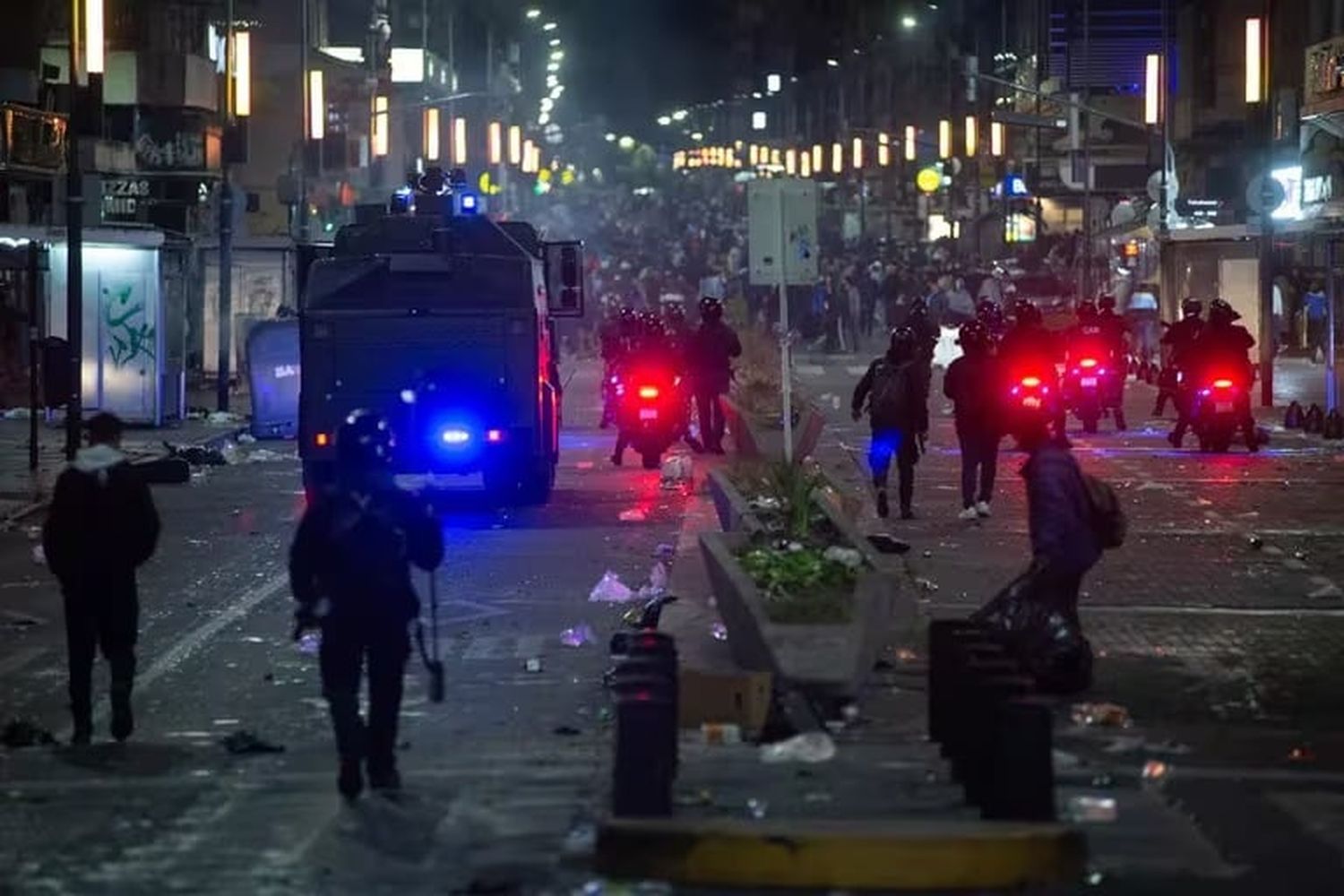 Los festejos en el Obelisco por la Copa América terminaron con incidentes y enfrentamientos con la Policía