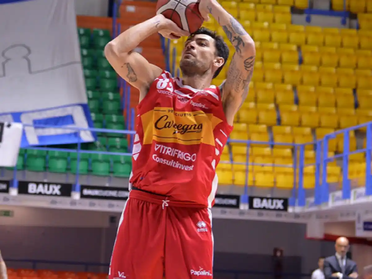Positivo aporte de Delfino en el triunfo de Pesaro