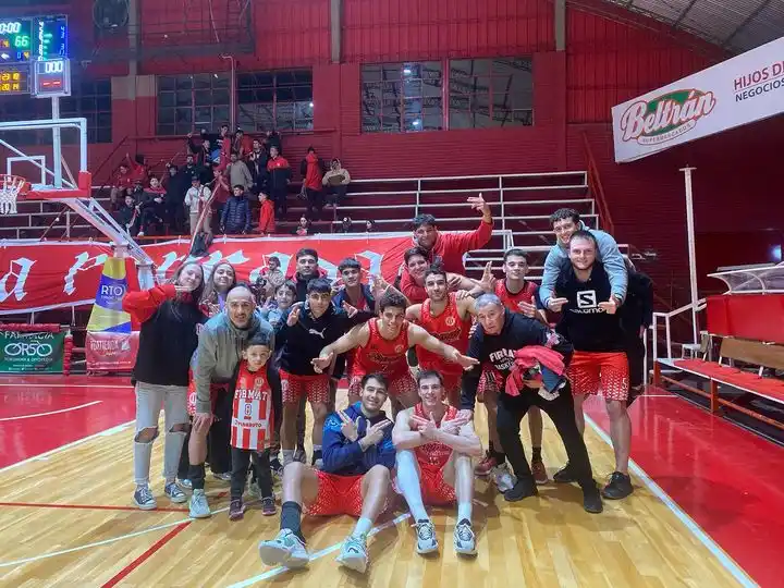 El Rojo firmatense fue mucho para los pibes de Centenario y empardaron la serie