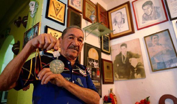 ¡UNA DE LAS GLORIAS DEL BOXEO! Falleció «Morochito Rodríguez» el primer medallista olímpico venezolano