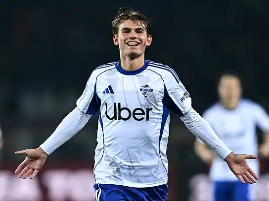 Nico Paz festeja su gol ante Torino.