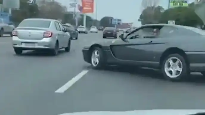 Quién es el dueño de la Ferrari que fue filmada dando trompos cerca del Monumental