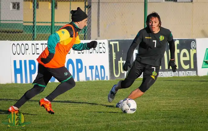 Pablo Lugüercio durante la práctica. (Foto: Sergio Biale - Club Aldosivi)