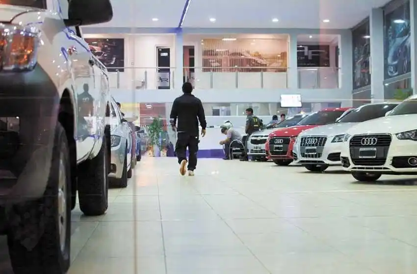 Ante el aumento del dólar compradores de autos intentaron cerrar rápido las operaciones