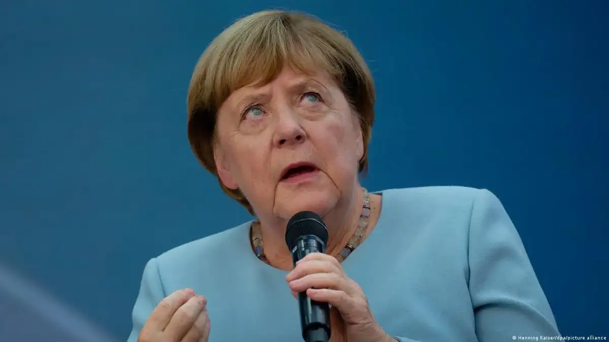 Merkel expresó su preocupación durante una feria digital organizada por la empresa de telecomunicaciones Deutsche Telekom, en Colonia.