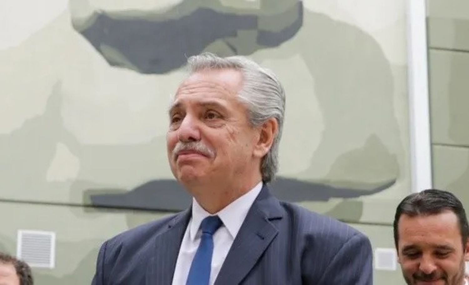 Según Fernández, el país “cuenta con fuerzas armadas democráticas”