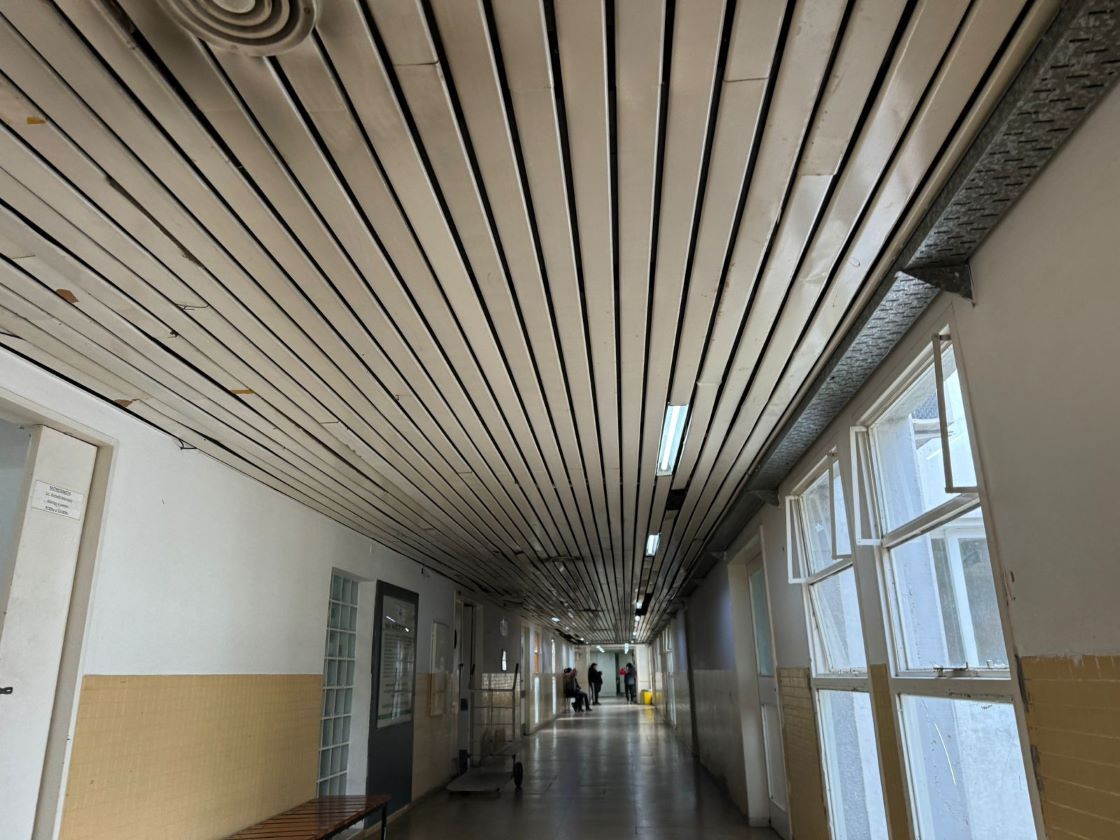 La "agarró de los pelos", le pegó cachetazos y patadas en el sector de Clínica Médica. El violento episodio fue denunciado el viernes 13 de Septiembre. Foto ilustrativa.