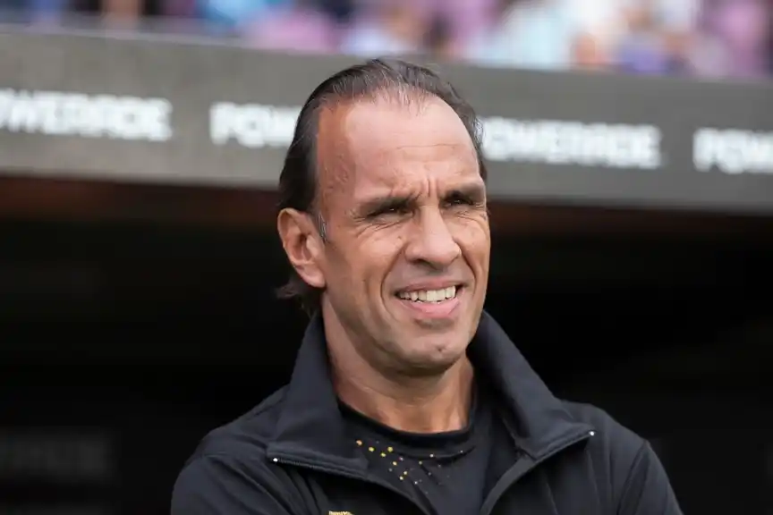 FOTO COPA ARGENTINA Carlos Fernando Navarro Montoya, entrenador de Santamarina.