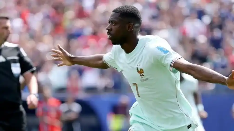 Con un triplete en el primer tiempo, el francés Dembélé fue la figura del encuentro.