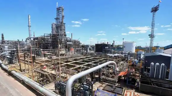 Paritaria petroleros:  trabajadores de refinerías  cerraron doble  acuerdo hasta el 2022