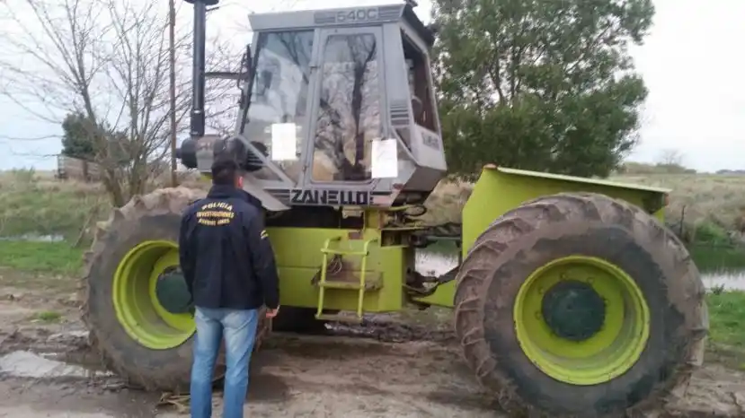 Hallan en un campo de Ranchos un tractor denunciado en caso de estafa
