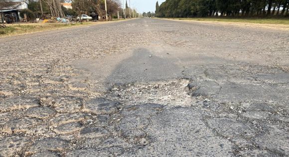Reiteran las quejas por el camino de Villa Jardín, una traza cada día más destruida