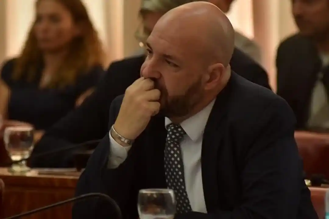 El polémico aliado de Milei en MDQ: Pasó por todos los partidos y ya cumplió más de 30 años viviendo del Estado