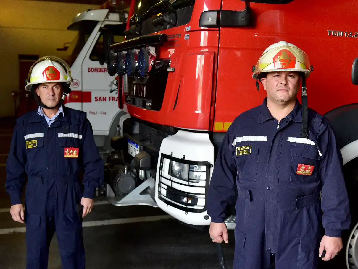  Con protocolos sanitarios y “sentimientos encontrados”, bomberos celebran su día   