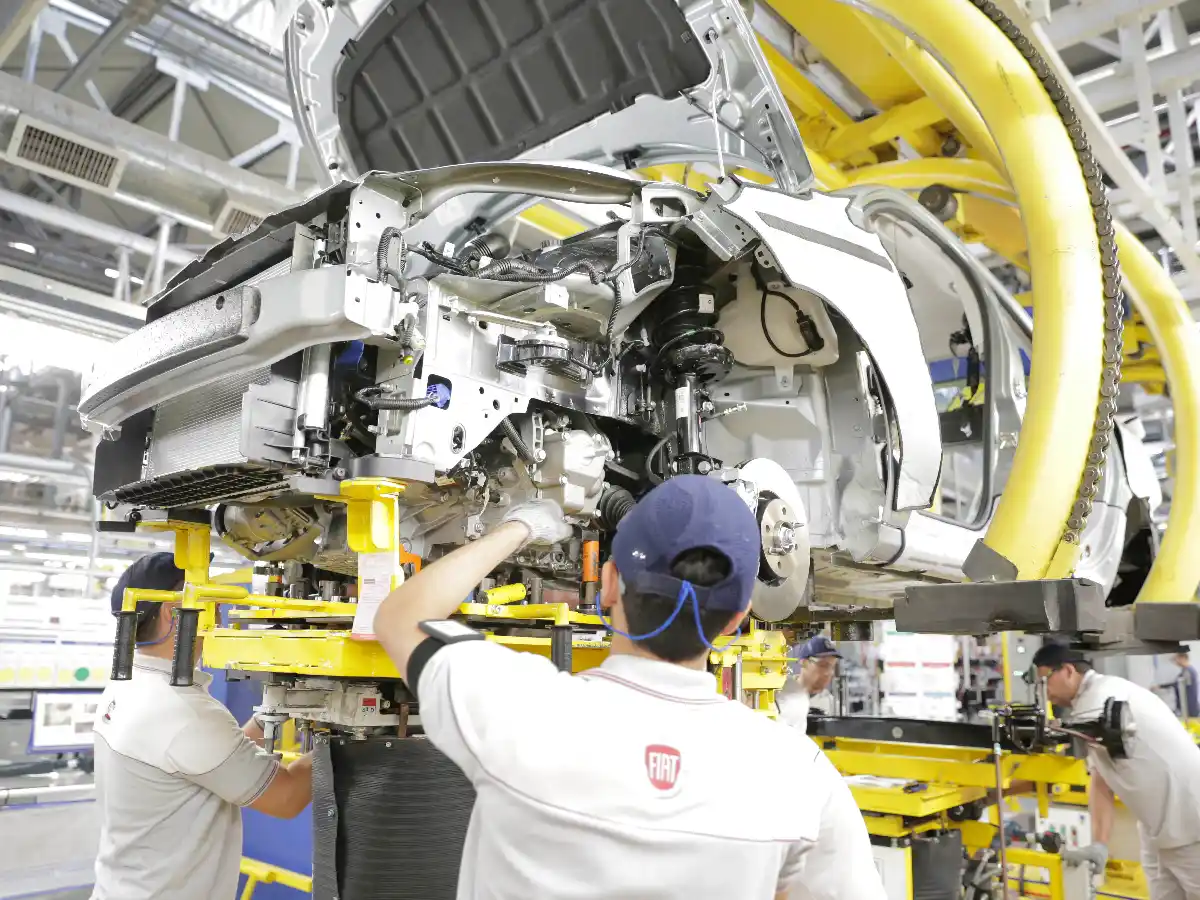 Los salarios de la industria son 40% más bajos que en 2015