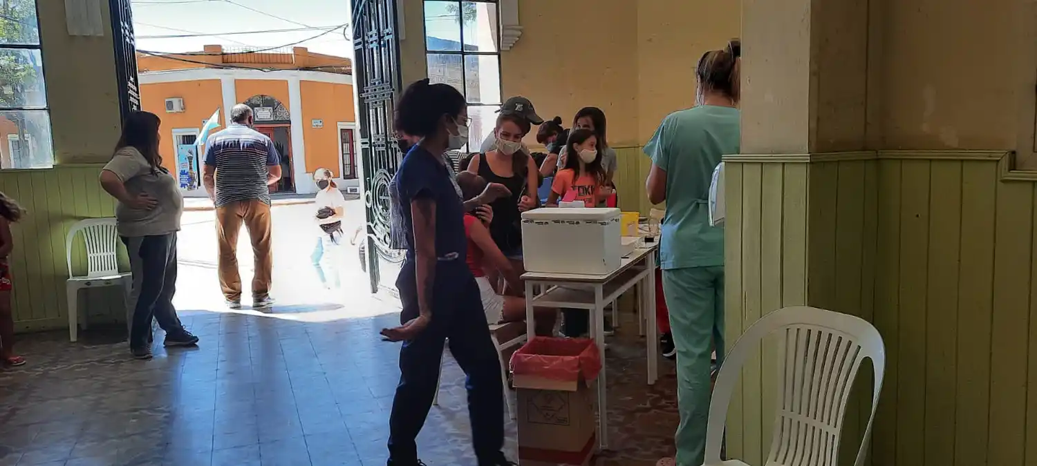 Vacunación en escuelas: este lunes, último día del cronograma en la escuela 27 y Socorro