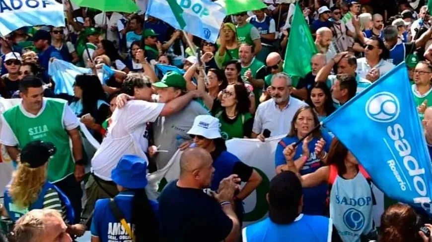 Docentes se movilizaron en Santa Fe contra la oferta salarial del Gobierno