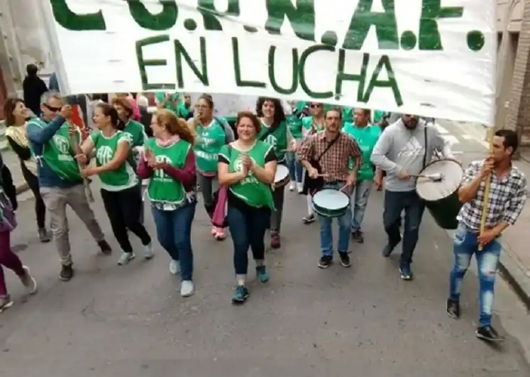 Trabajadores del Copnaf marcharon hasta Casa de Gobierno