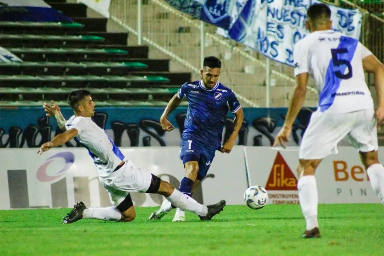 Guillermo Sánchez en el partido ante Brown de Puerto Madryn (Foto: Gastón Ynsaurralde)