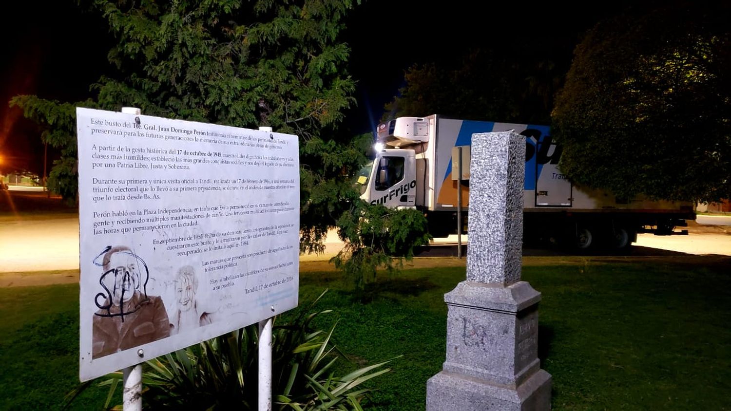 Ayer los vecinos del barrio de la Estación alertaron sobre la ausencia del busto del expresidente Juan Domingo Perón.