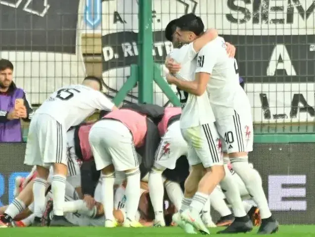 Deportivo Riestra venció 4-2 en los penales a Gimnasia La Plata tras igualar 1-1 en los 90 minutos y avanzó a los cuartos de final de la Copa Argentina.