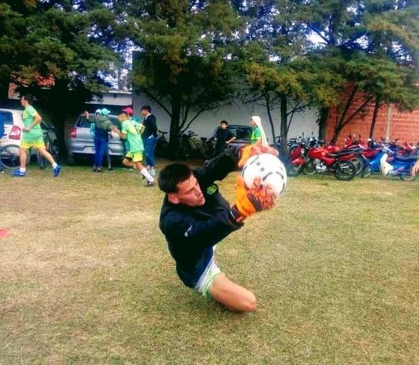 El arquero de Urquiza Giovanni Benedetti es uno de los ternados en la disciplina Fútbol.