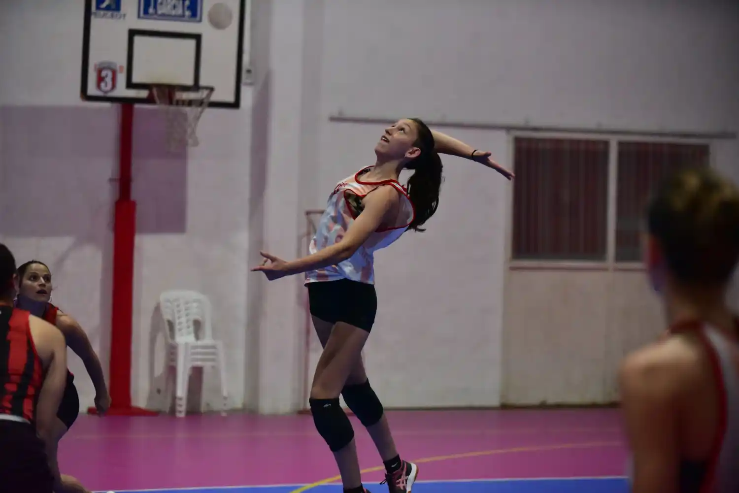 Las actividades son básquet y vóley.