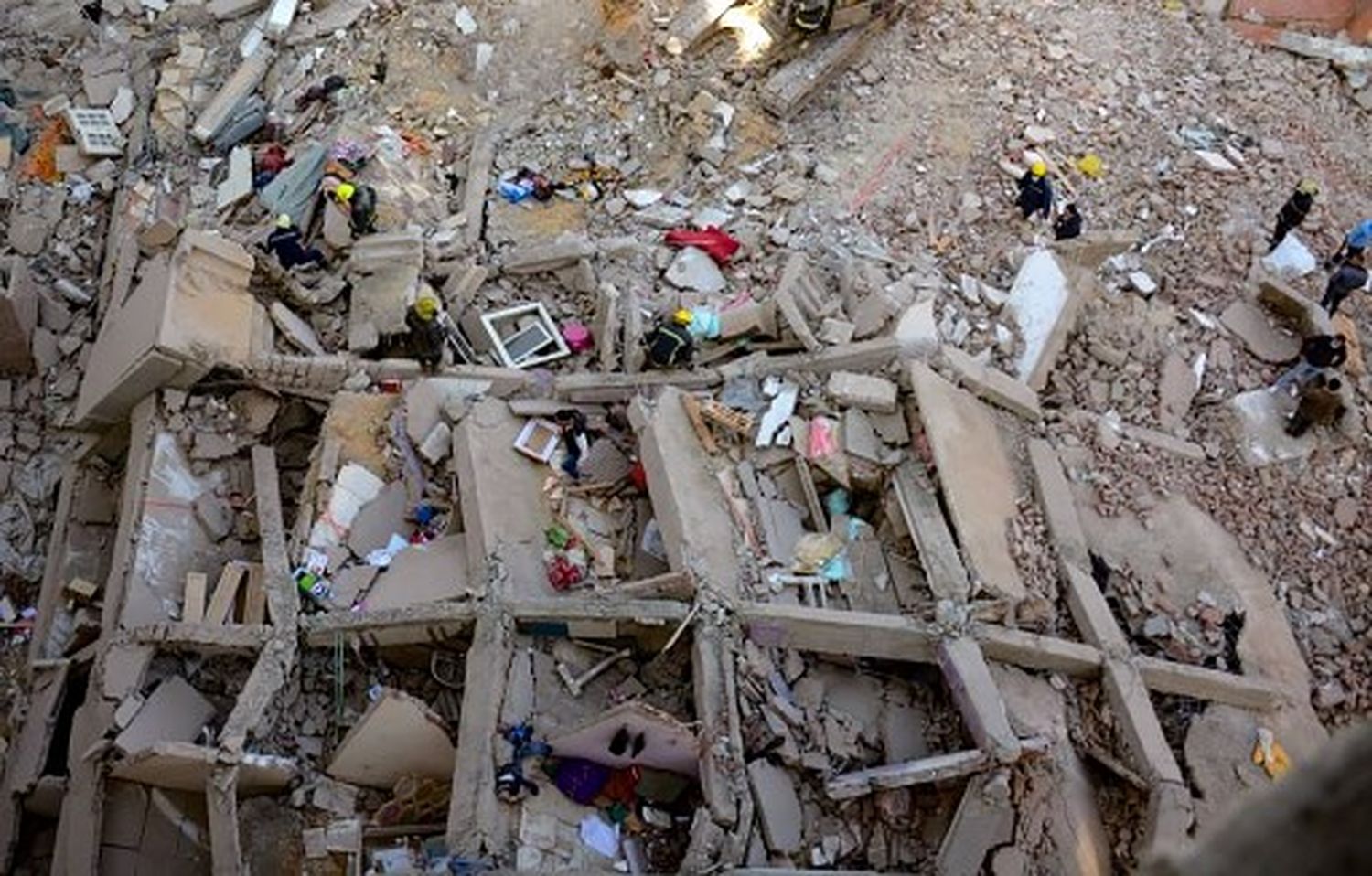 25 muertos en Egipto al derrumbarse un edificio