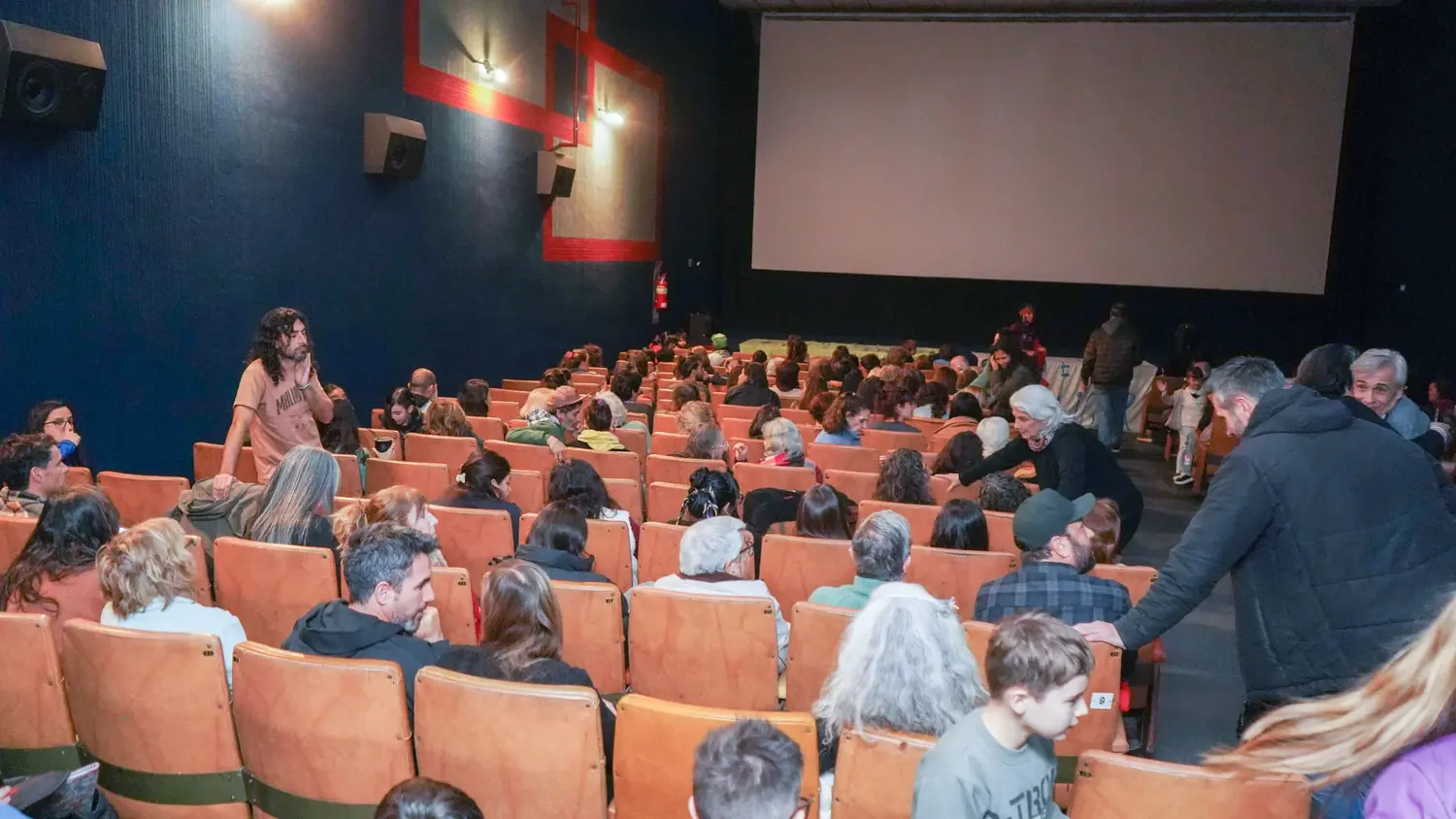 A sala llena, se presentó "Una Canción para mi tierra"