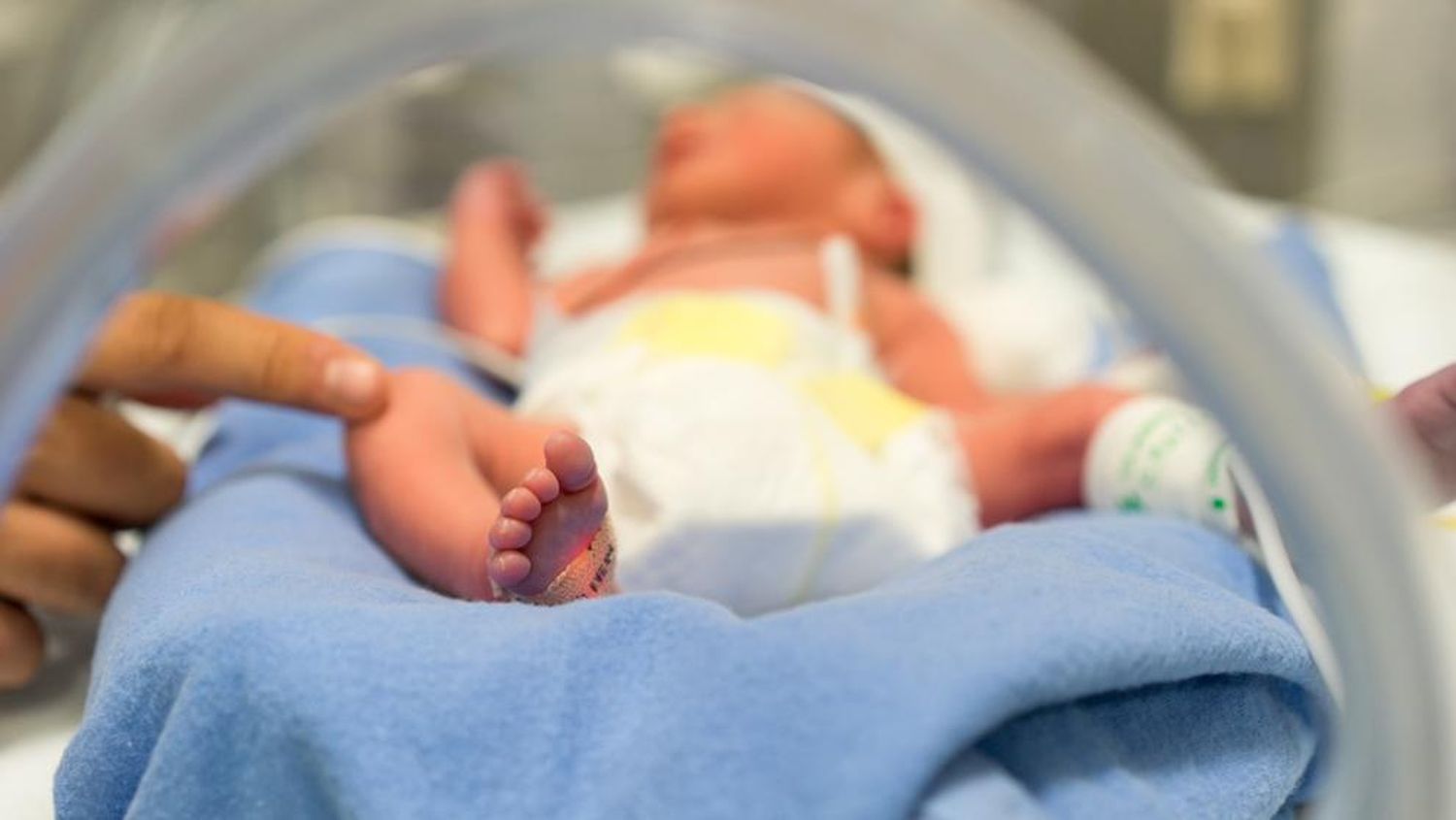 Italia: muere un bebé de cinco meses por culpa de una circuncisión casera