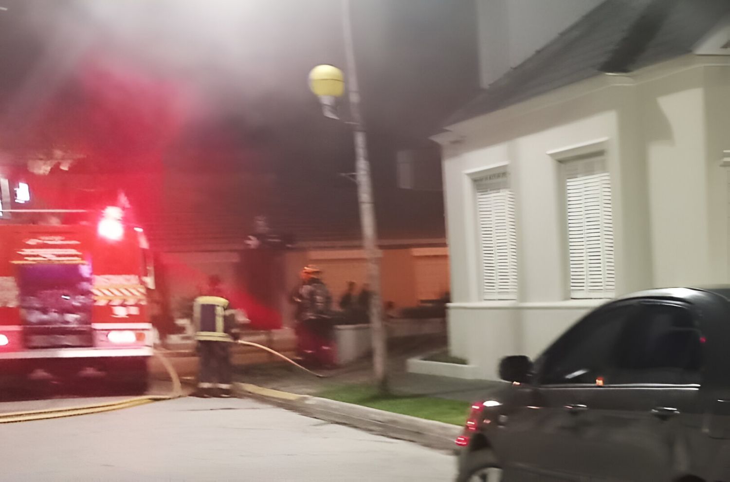 Bomberos sofocó un incendio en Mitre y Perón