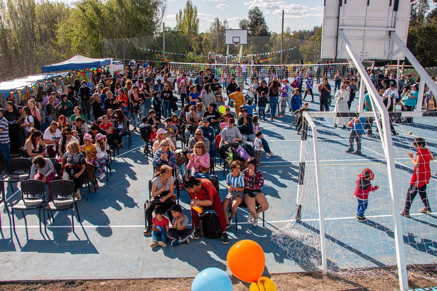 El barrio vivió una fiesta y los dirigentes del peronismo pidieron votar la boleta completa de Unión por la Patria.