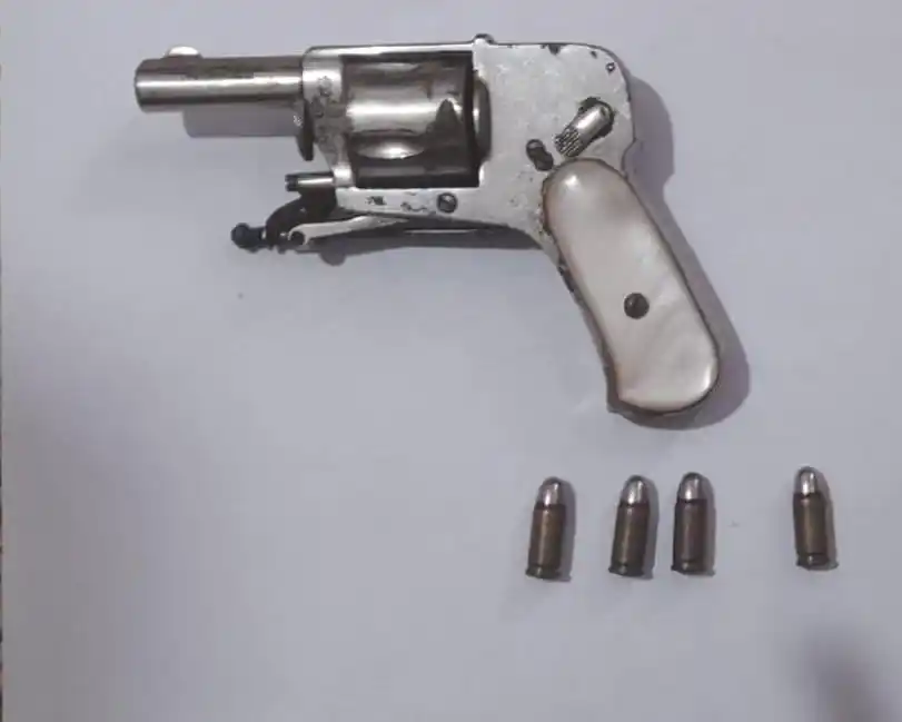 Se halló un arma de fuego en una bolsa de residuo en Chascomús