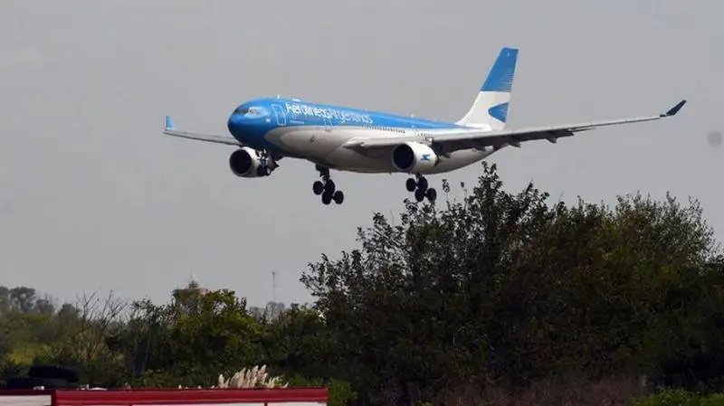 Paro de pilotos de Aerolíneas Argentinas: comenzó el cese de actividades y habrá cancelaciones de vuelos