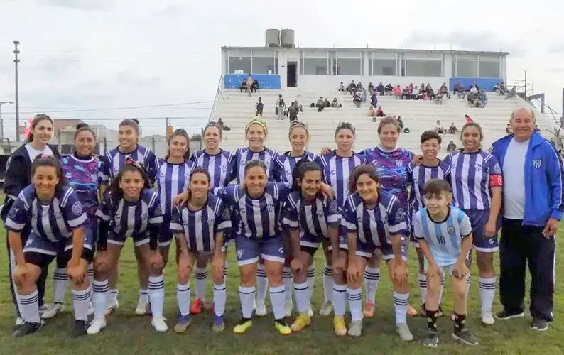 Rivadavia y Ministerio lideran el Clausura de fútbol femenino