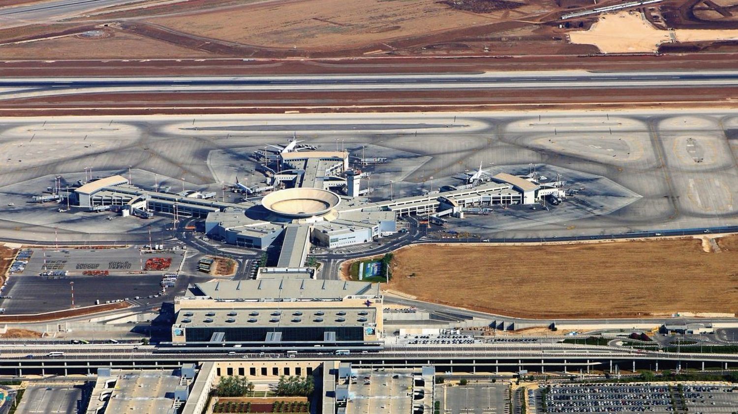 El aeropuerto de Tel Aviv cierra una de sus terminales al caer la demanda por la guerra