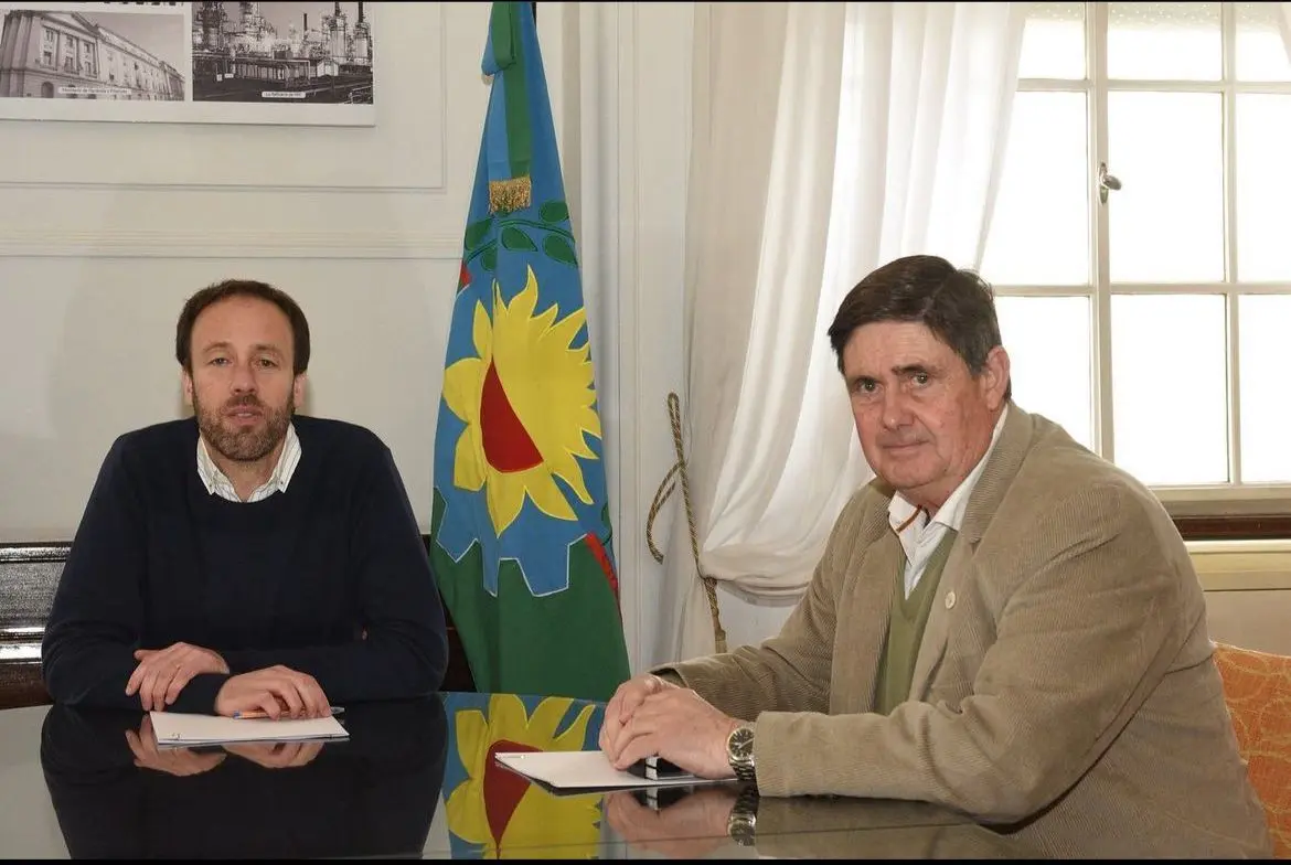 Pablo López y Miguel Gargaglione, intendente de San Cayetano