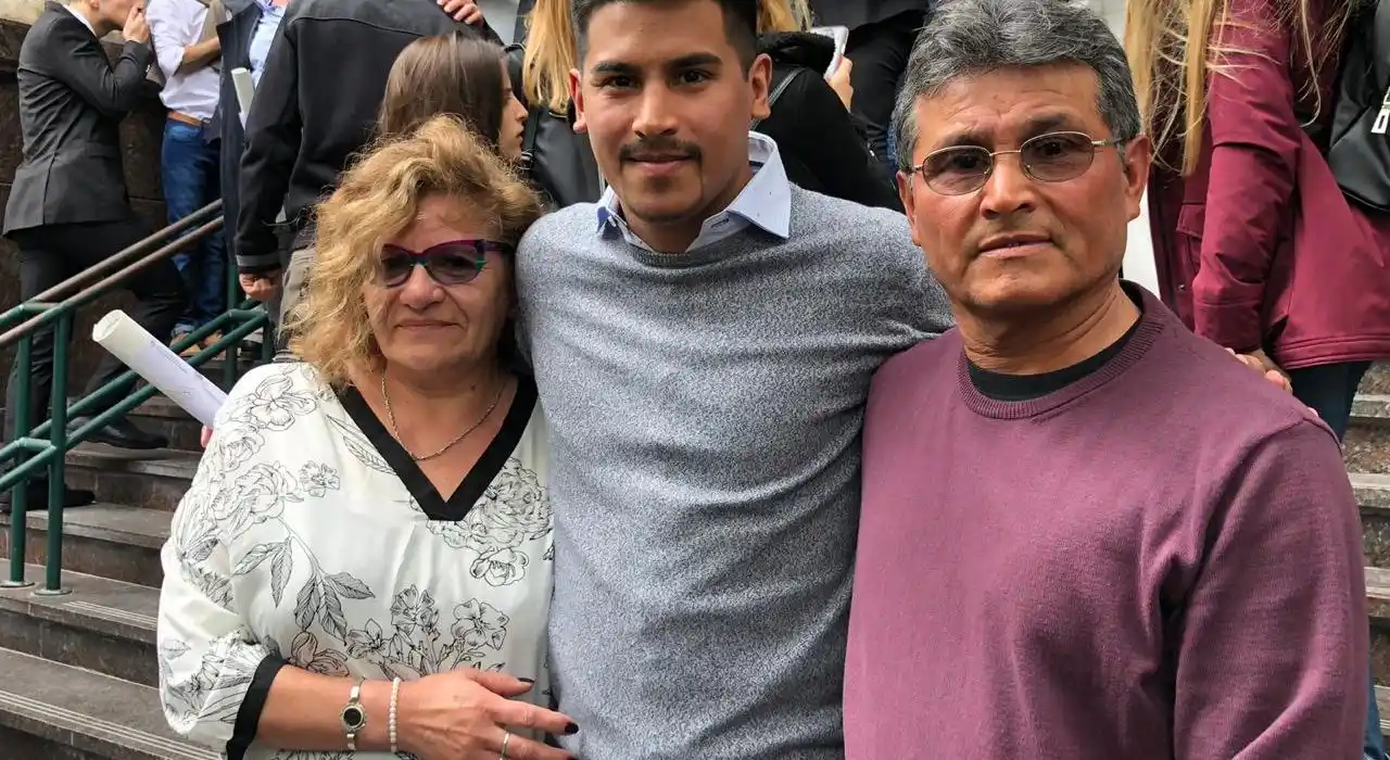 Bahía Blanca: Tras la carta viral que emocionó a todos, Christian Amarilla recibió su título de Ingeniero Químico