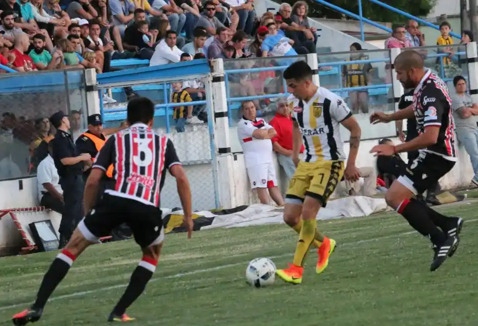 Santamarina fue mejorando, estuvo cerca de  ganar y terminó empatando
