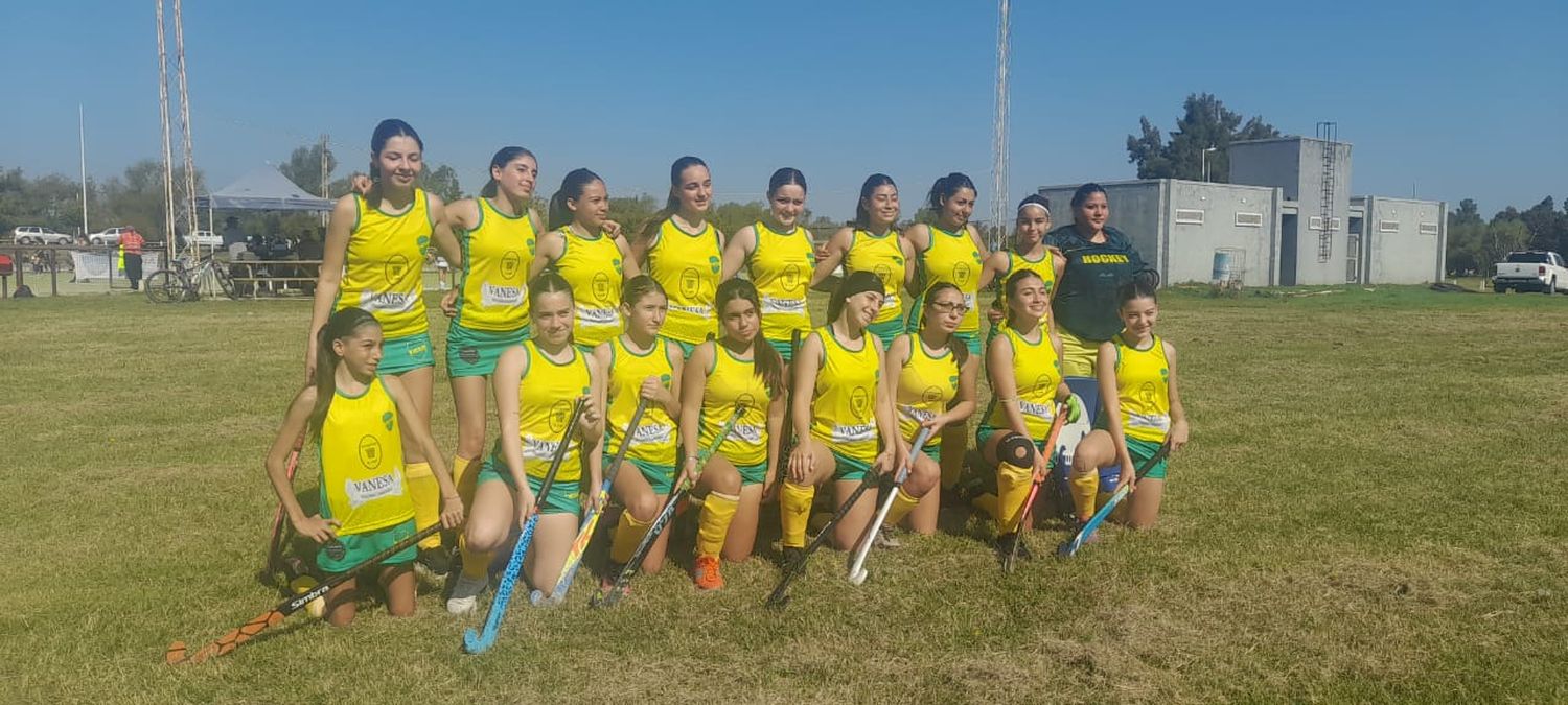 “Valentina Müller, al frente del primer equipo de hockey de Urquiza”
