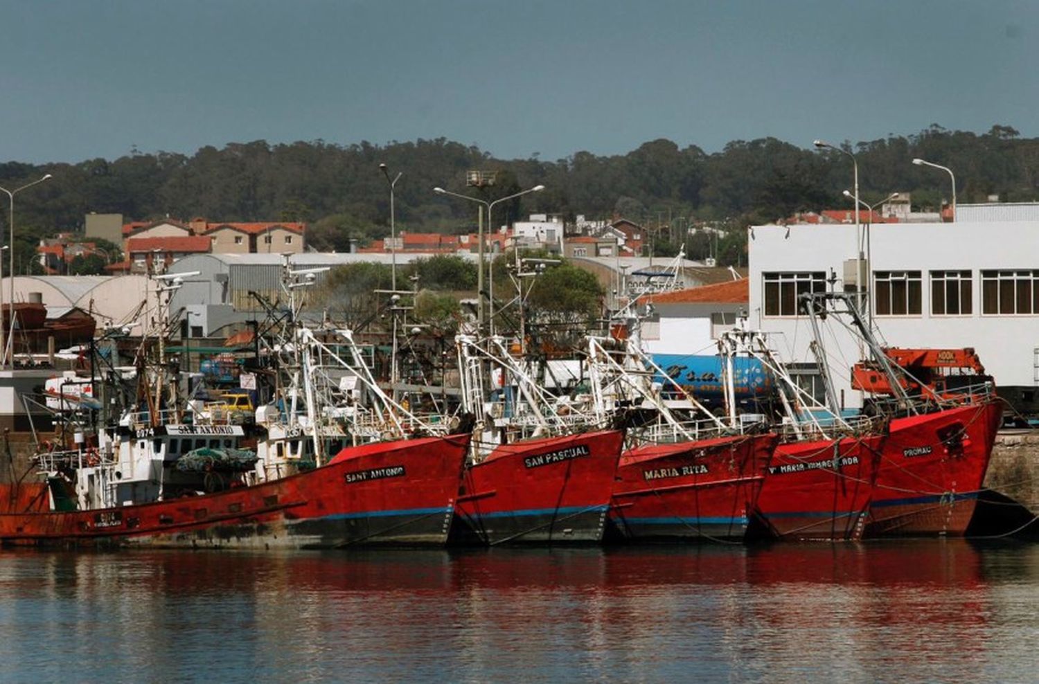 Tras el escándalo de los barcos chinos, reclaman un “mayor y permanente control” 
