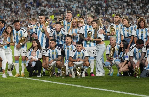 El campeón del mundo lleva su fútbol a Santiago