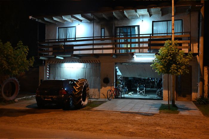Nuevo ataque con bomba molotov: incendian el auto del propietario de la casa ya agredida3